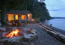 Boathouse On Orcas Tiny Beach House Water House Cabins In The Woods