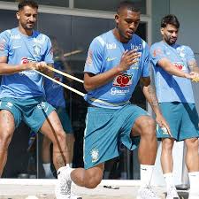 Ancelotti faz novos testes na seleção e coloca Rayan e Léo entre titulares