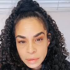 Lisa Seaborn's Instagram, Twitter & Facebook