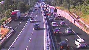 Società per azioni soggetta all'attività di direzione e coordinamento di atlantia s.p.a. Traffico In Autostrada A10 Lunghe Code Per Il Rientro Dal Mare Atnews It