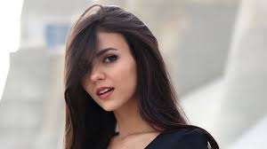 If you are looking for victoria justice long wavy hairstyle hairstyles examples, take a look. Victoria Justice Cute Hair In Face 4k Hd Celebrities 4k Wallpapers Images Backgrounds Photos And Pictures