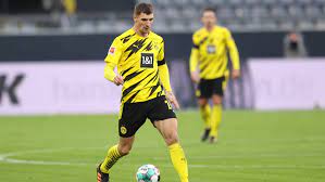 Gregor, ein kleiner junge mit viel talent und großer begeisterung für den. Bvb Can Und Meunier Fallen Aus Bangen Um Guerreiro Kicker