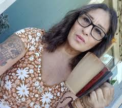 Morning, have my coffee and book to start my day! Enjoy your weekend ,  everyone.💗