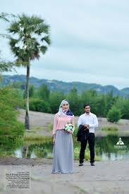 Foto prewedding merupakan pemotretan yang dilakukan oleh pasangan sebelum melaksanakan pernikahan secara resmi. Prewedding Jogja Outdoor Casual Hijab 17 Foto Pre Wedding Romantis Di Gumuk Pasir Dea Beiryan Fotografer Pernikahan Prewedding Wedding Photographer Jogja Yogyakarta Indonesia