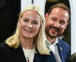 Mit der Kelly Family zurück auf ihrem alten Hausboot