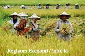 Kegiatan ekonomi adalah kegiatan atau usaha manusia dalam memenuhi kebutuhan hidupnya. Pengertian Jenis Dan Contoh Kegiatan Ekonomi Official Website Initu Id