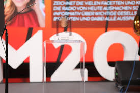 Stadt und feuerwehr bereiten sich aber trotzdem auf möglichen starkregen vor. Mit Abstand Die Besten Preistrager Die Blm Preisverleihung In Zeiten Von Corona Blm Plus Blog