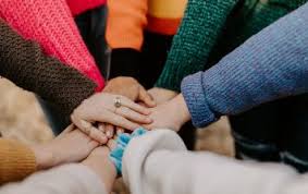 El 30 de julio se celebra en todo el mundo el día internacional de la amistad, en honor a ese sentimiento desinteresado que es capaz de unir a personas muy . 5jhfcfgujrvukm