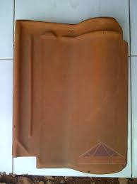 Warna genteng tidak mudah pudar, kuning keemasan, awet hingga puluhan tahun, tidak mudah berlumut. Genteng Abadi Se Distributor Genteng Jatiwangi Abadi Se