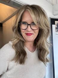 Gave my mom a hair makeover with the works, and she was so happy. Isn’t she  stunning? 🥹❤️