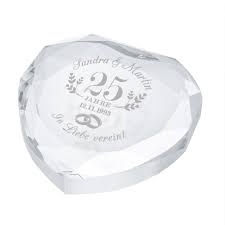 Nehmen sie sich ein wenig zeit, begleiten sie uns in unsere auswahl und finden sie diverse sowie unzählige herzliche silberhochzeit glückwünsche für ihre gratulation zum 25. Feiner Herz Diamant Mit Gravur Zur Silbernen Hochzeit