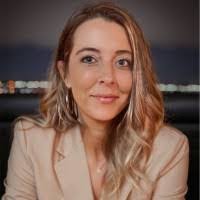 Elizabeth Geist's Instagram, Twitter & Facebook