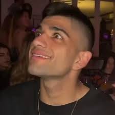 quick reminder that you are loved! you are doing your best so don't be hard 