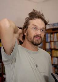 Dan bárta svou spolupráci s doprovodnou kapelou illustratosphere započal již před dvaceti lety. Dan Barta Zije S Dcerou Cez Pocitac Korzar Sme