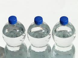 Sedotan sebagai sirkulasi air, pisau, dan lem, kemudian rangkai. Waspada Mengisi Ulang Air Dalam Botol Plastik Berbahaya Bisa Tingkatkan Risiko Penyakit Mematikan Ini Semua Halaman Sajian Sedap