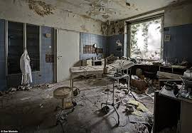 Abandonment Issues Creepy Photos Of Doctor S Deserted Mansion With Exam Room Littered With Instruments And Microscope Slides Containing Slices Of Human Kidneys Abandoned Places Abandoned Mansion Abandoned