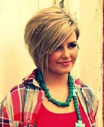 With this chic bob, plump cheeks are nothing to be ashamed of. 21 Short Hairstyles For Round Faces Styles Weekly