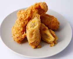 Celupkan pisang ke dalam adonan, goreng di dalam minyak panas dengan api sedang sampai matang kuning kecoklatan. Pisang Goreng Also Know As Banana Fritters Are One Of The Best Known South East Asian Snack Outside Of The Region This Si Food Banana Recipes Malaysian Food