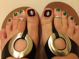 Pin By Carole Lorfing On Nails Football Nail Designs Football Nails Pretty Toe Nails