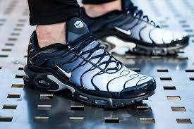 The Nike Air Max Plus Gets A Navy Fade Upper Nike Air Max Nike Air Max Plus Nike Air
