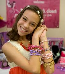 Fashionable philanthropy: 11-year-old opens pop-up boutique to benefit  domestic violence program