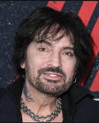 🇺🇸😂 Rosie O'Donnell Still Can't Escape Trump 😂🇺🇸 Rosie O'Donnell is  freaking out again — claiming President Trump's “hate” has now taken over  the entire planet. She admitted she didn't realize Trump