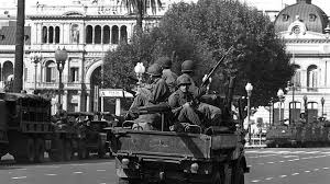 Las madres de plaza de mayo es una asociación argentina formada durante la dictadura de jorge rafael videla con el fin de recuperar con vida a los detenidos desaparecidos, inicialmente, y luego establecer quiénes fueron los responsables de los crímenes de lesa humanidad y promover su. I820jl8kdmelim