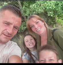 Hi, We lost some car keys last night between The Richmond Pub and a taxi  journey to Southport train station if any body finds any. Tried the taxi he  couldn't find none,