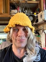 First project in the round with 1 day bucket yarn