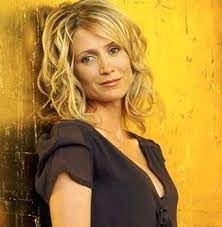 Pin By Sabrina Ronchese On Kelly Rowan The Oc House Of Beauty Style