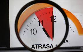 En ese sentido, el cambio de hora en este 2021 ocurrirá el primer sábado del mes de septiembre, es decir, el sábado 4 de aquel mes. Cambio Hora Chile Invierno Relojes Celulares Fecha Nacional 24horas