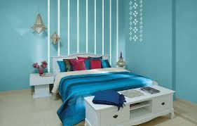 Menggunakan cat biru pada kamar tidur minimalis akan membantu anda tidur lebih nyenyak. 5 Ide Dekorasi Kamar Tidur Gaya Mediterania