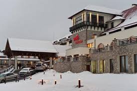 Situato in una posizione pittoresca sulle rive del lago di miorita, nella località di montagna di poiana brasov, questo albergo a 5 stelle è stato costruito nel 2006 e offre sistemazioni eleganti. Cazare Hotelul Sport Spa 4 Poiana Brasov PreÅ£uri Camere Localizare HartÄƒ AgenÅ£ia De Turism Enjoytravel ChisinÄƒu Oferte De VacanÈ›Äƒ Bilete De Avion