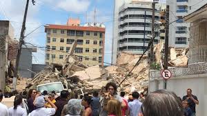 Una fuerte explosión sacude el centro de madrid con el derrumbe de un edificio (vídeo+fotos). Derrumbe En Un Edificio Residencial En Brasil Los Bomberos Confirmaron Al Menos Dos Muertos Y Cinco Personas Heridas Infobae