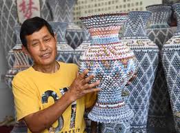 This crossword clue company that makes playing cards and poker chips? Chinese Artist Makes Vases Using Playing Cards 1 Chinadaily Com Cn