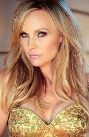 Sandy Carruthers's Instagram, Twitter & Facebook