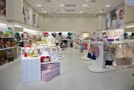 親子好去處 英國mamas papas進駐台灣囉 qqmei的育兒生活 痞客邦 retail design wall shelves baby boutique