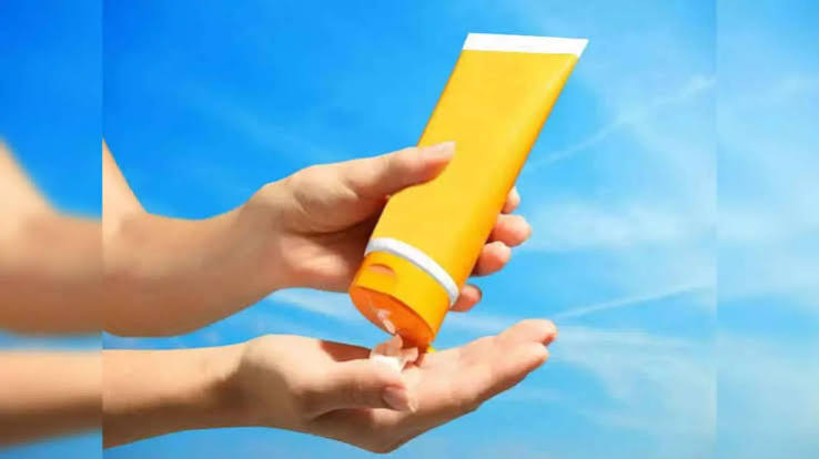 Sunscreen,सनस्क्रीन का उपयोग करते समय इन गलतियों से बचें - these mistakes avoid while using sunscreen - Beauty & Skin News - Navbharat Times