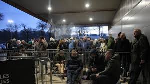 Les billets achetés pour l'édition 2020 ne seront pas valables pour les 10 soirées vieilles charrues. Vieilles Charrues Bonne Ambiance A La Billetterie De Carhaix Saint Brieuc Maville Com