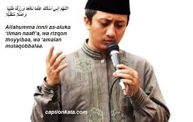 Agar rezeki yang kita peroleh halal dan berlimpah, rasulullah telah mengajarkan kepada kita. Caption Doa Minta Rezeki Halal Dan Berkah Captionkata Com 2021 Caption Dp Bbm Kata Bijak Terbaru