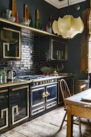 Une Maison Punk Et Romantique A Londres Cuisines Retro Cuisines Deco Cuisine Victorienne