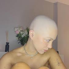 Naked female headshave-68 photos of daring divas