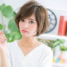 気になる二重あごを自然にカバー おすすめの髪型5つ ショート編 4meee 髪型 二重あご 髪の長さ