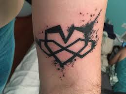 Alle wissen voneinander, vieles ist möglich: I Got That Tattoo Decided On Straight Black Polyamory