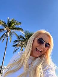 My office for a couple days 🌴 Florida sun and film shooting!