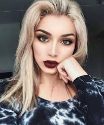 Bonnie Mooney's Instagram, Twitter & Facebook