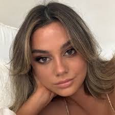 Bella Berg's Instagram, Twitter & Facebook