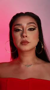 Romantic Kiss Transition in Lebanon