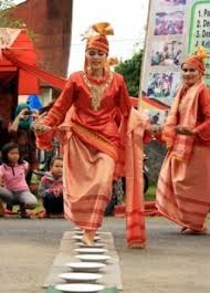 Untuk diketahui, tari melinting merupakan salah satu tarian tradisional yang berasal dari daerah lampung. 7 Tarian Lampung Beserta Gambar Dan Penjelasannya