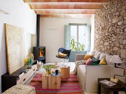 Une Etroite Maison En Pierres Planete Deco A Homes World Maison En Pierre Salon Rustique Moderne Sallon Salle A Manger